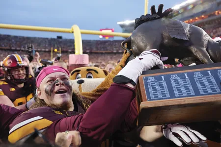 Drzewiecki’s last-second field goal gets Gophers past No. 15 Iowa